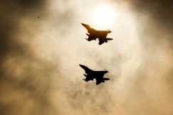 F-16 i Iskry na pikniku lotniczym