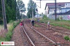 Beztroski spacer po torowisku - foto