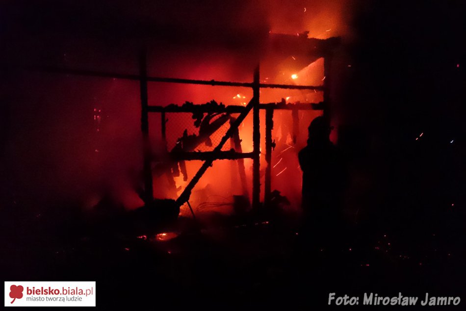 Pożar drewnianej altany - foto
