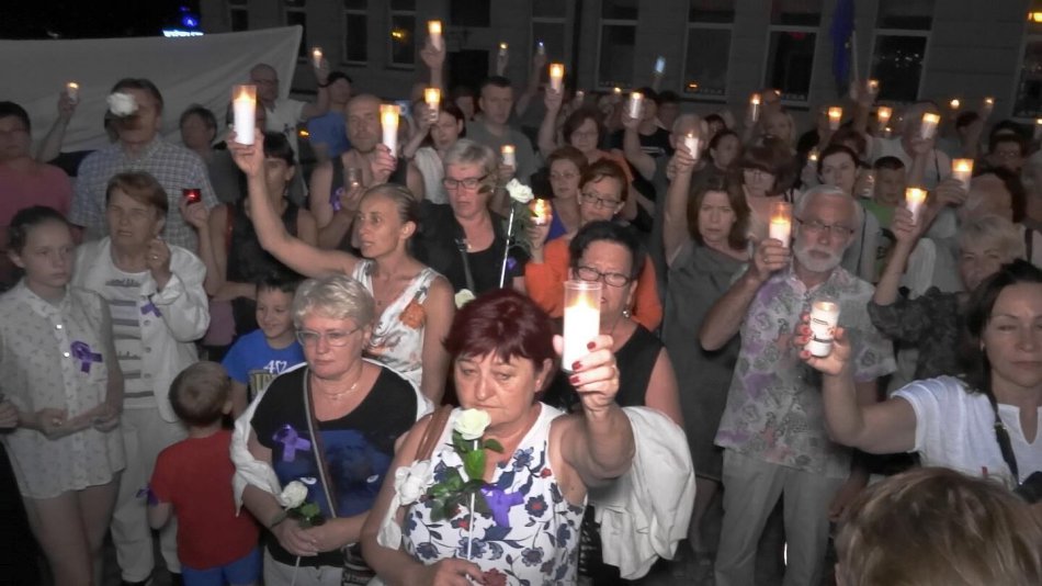 Świece nie gasną przed sądem - film
