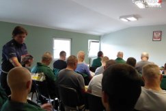 Pouczające spotkanie w więzieniu - foto