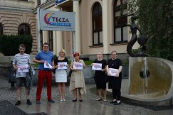 W strugach deszczu w obronie kobiet - foto