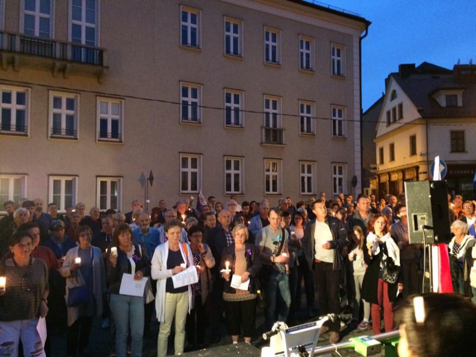 Protest przed sądem wspólnie z bohaterami
