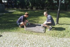 Młodzi PiS porządkują groby bohaterów