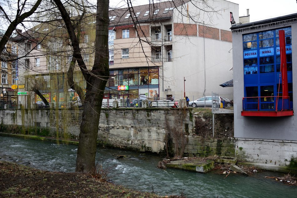 Wreszcie naprawią mur przy Wokulskim