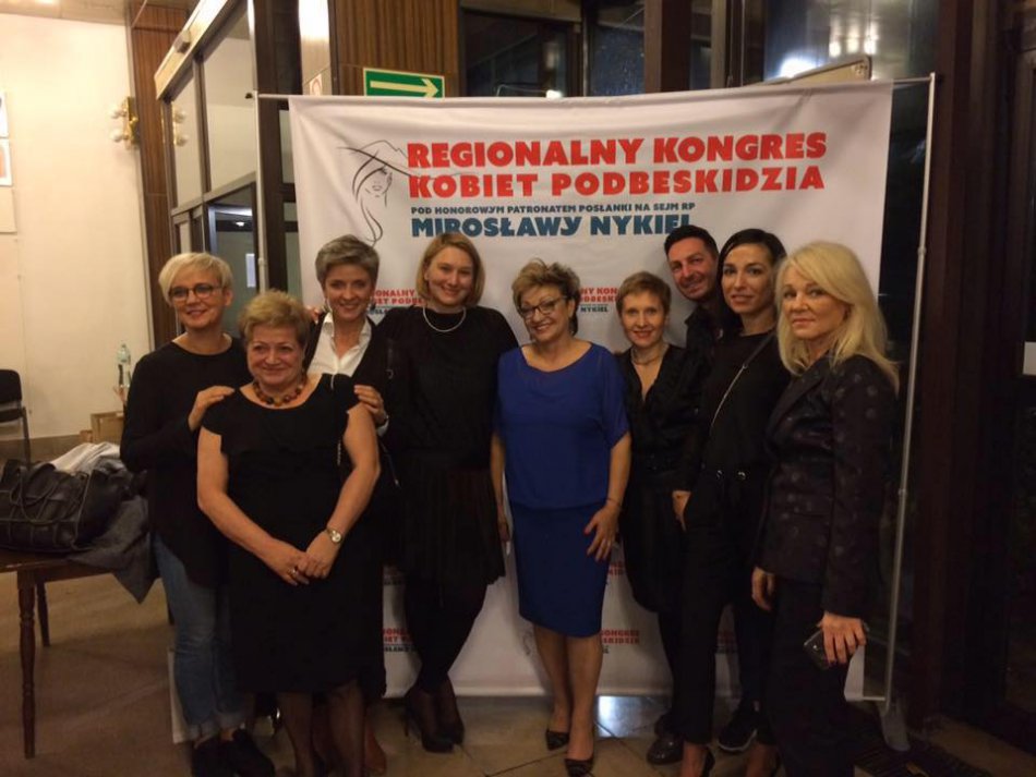 Kongres z Czarnym Protestem w tle - foto