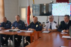 Policjanci szkolą strażników - foto