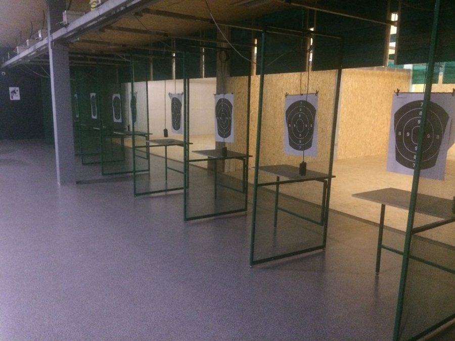 Strzelają z kałacha w centrum miasta