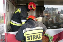 Pożar w budce z kurczakami. Ulatniał się gaz!