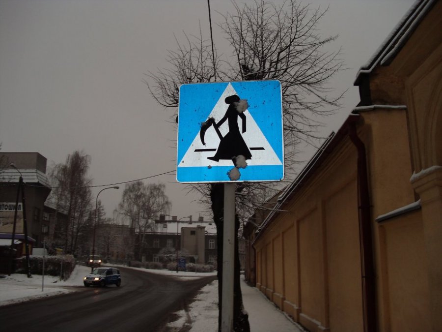 Alarm pogodowy na drogach. Uwaga na szklankę!