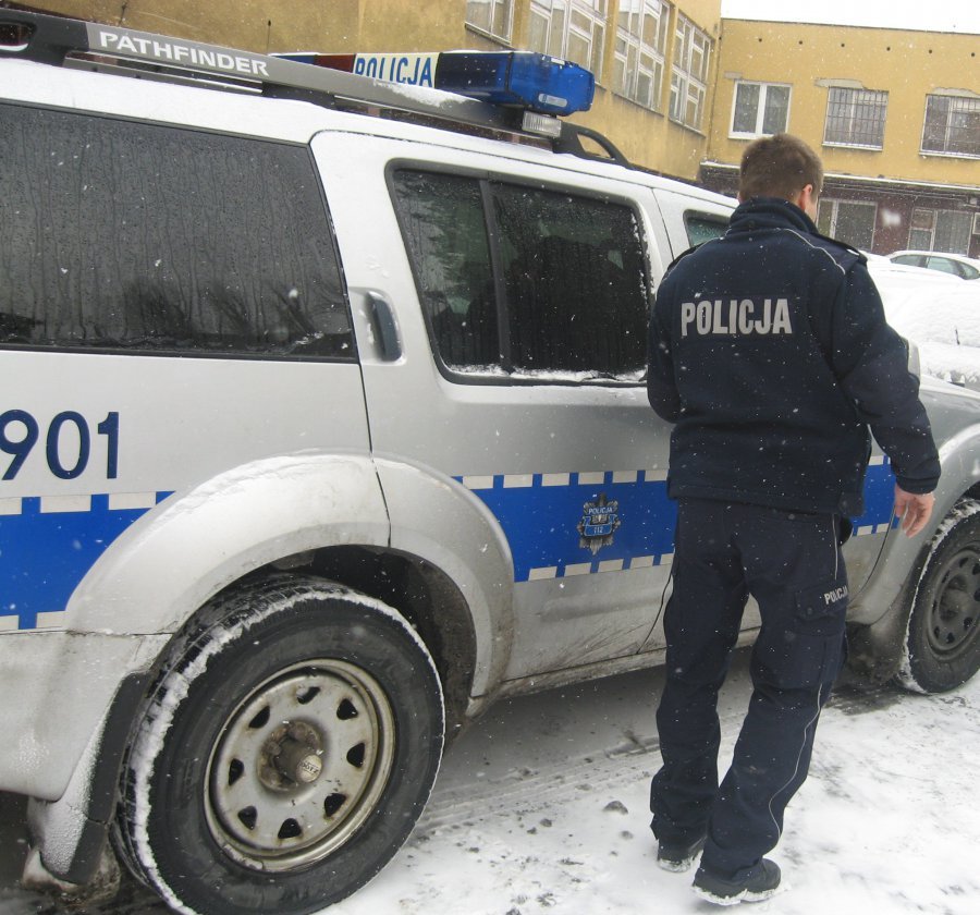Zaatakował policjantów w obronie kolegów