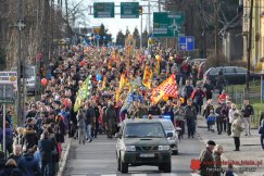 Orszak Trzech Króli z bielszczanami w koronach - foto