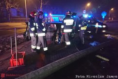 Skoszona latarnia. Policja użyła psa tropiącego - film