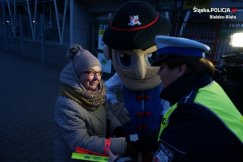 Akcja drogówki. Rozdawali seniorom bilety na TSP