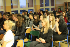 Trudne rozmowy w Asnyku. Cała sala słucha
