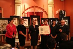 Kobiety wspierają się nawzajem. Brawa dla kobiet!