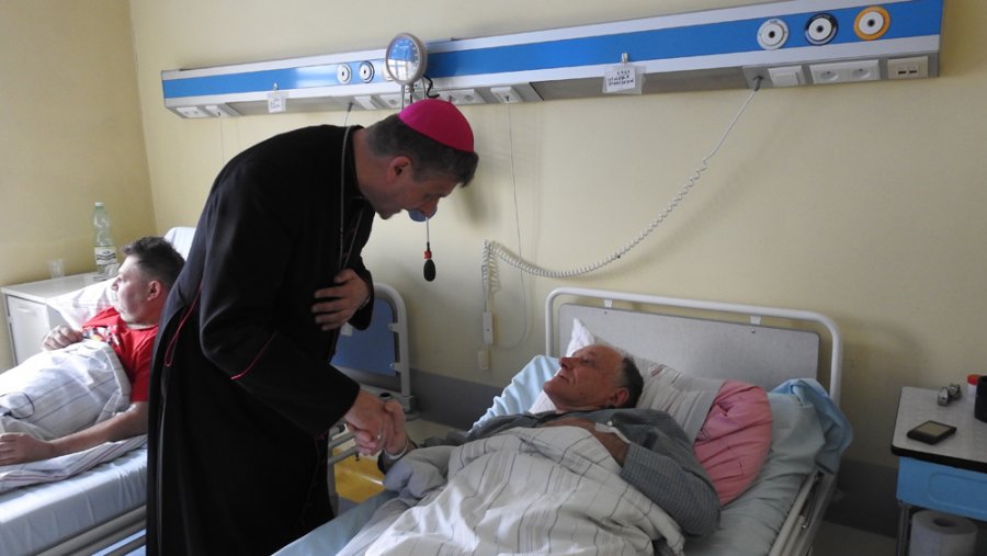 Biskup w szpitalu. „Tylko Bóg wie, jaki jest sens choroby” - foto