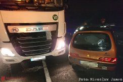 Zderzenie tira z osobówką. Pięć osób w szpitalu - foto