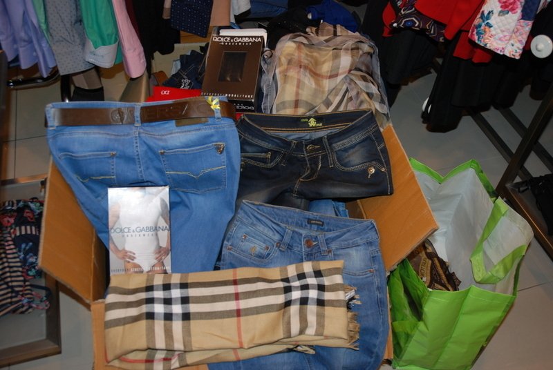 Niespodziewana kontrola w butikach. Zatrzymano właścicielkę