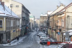 Stoją i pobierają opłaty na siarczystym mrozie