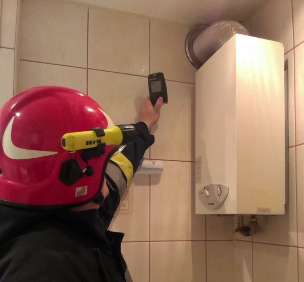 Akcja ratunkowa w kamienicy. Troje dzieci w szpitalu