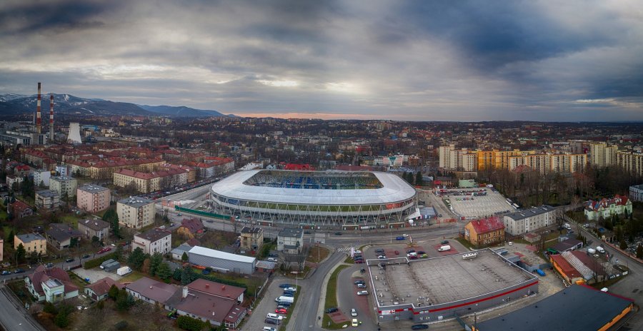 Loża prezydencka na stadionie czeka na gości