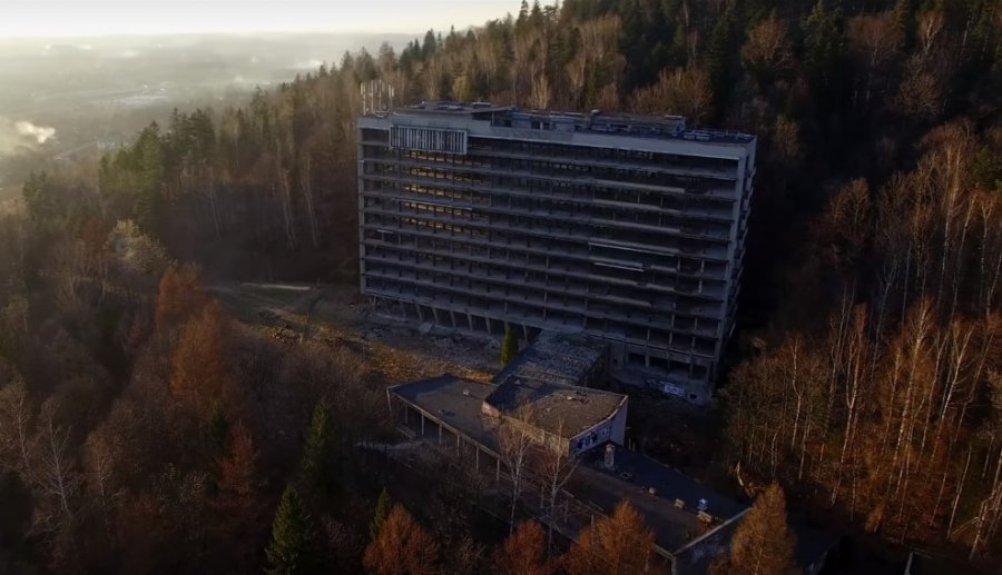 Zburzą kolejną część Stalownika. Co planuje tajemniczy właściciel?