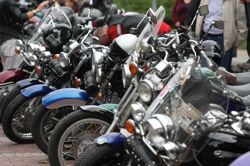 Coraz więcej motocykli. Nadmierna prędkość i brawura