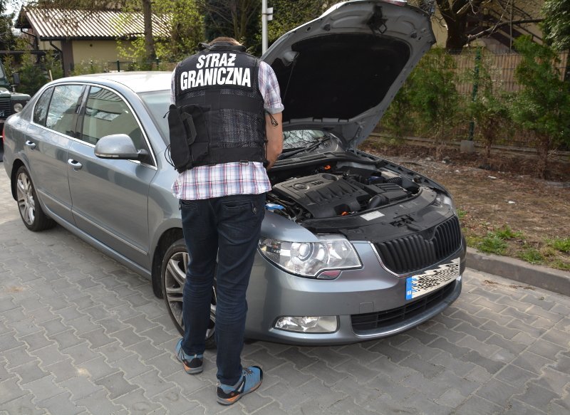 Przyjechali z Wielkiej Brytanii skradzionym samochodem