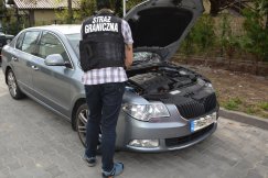 Przyjechali z Wielkiej Brytanii skradzionym samochodem