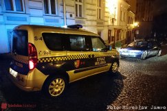 Kopniakami wybijali szyby w zaparkowanych samochodach