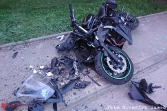 Poważny wypadek motocyklistki. Staranowała samochód - foto