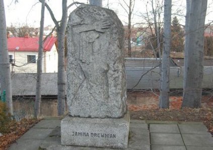 Miasto usunęło z ulicy pomnik propagujący komunizm