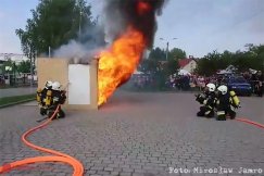 Podkładali ogień i gasili. Spektakularne pokazy ochotników