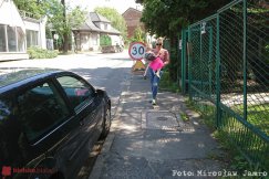 Pomysłowi drogowcy? Zablokowali chodnik znakami - foto