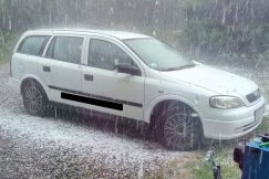 Potężna nawałnica z gradobiciem w Hałcnowie - foto