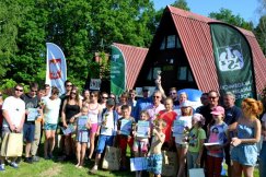 Wielkie regaty studentów. Słoneczny dzień nad jeziorem