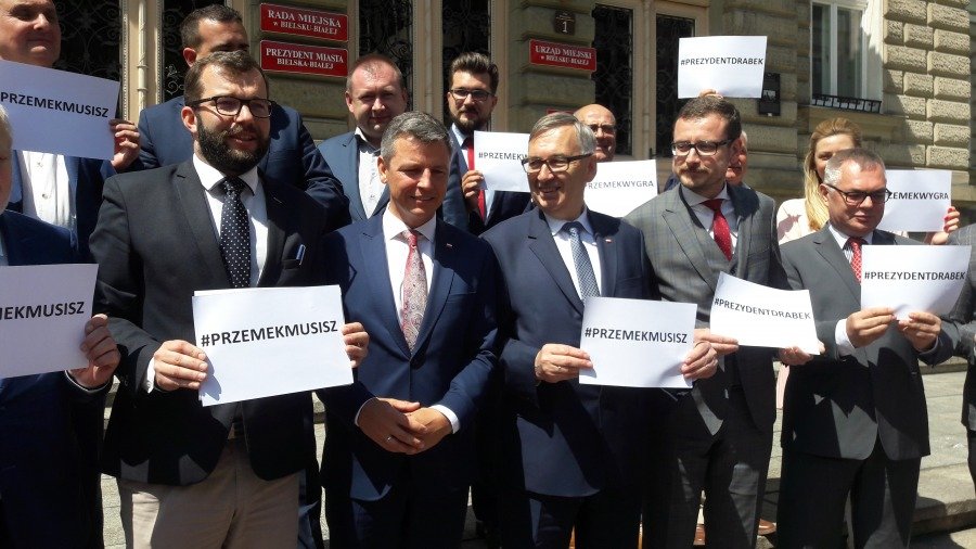 Drabek krytykuje Krywulta. Buzek nie rezygnuje z prezydentury