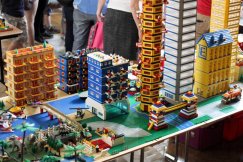 Wielka budowa z klocków Lego + głoszenie Słowa Bożego