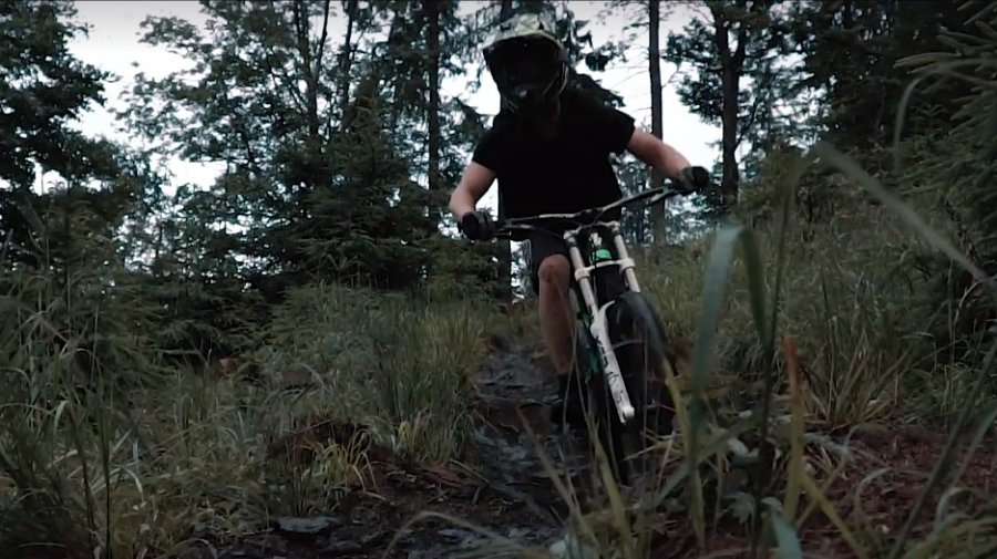 Dynamiczny film z Koziej Góry. Ekstremalny zjazd na rowerze - film
