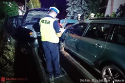 Pijany zdemolował trzy auta i płot - foto