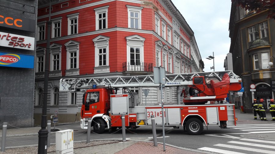 Alarm pożarowy na parkingu podziemnym w Galerii Sfera - foto