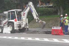 Utrudnienia na Piastowskiej. Beton dojrzewa na przystankach - foto
