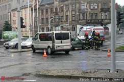 Zderzenie na ruchliwym skrzyżowaniu. Nie działała sygnalizacja świetlna - foto