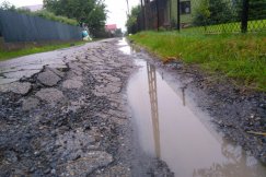 Wójt kontra mieszkańcy. Kto ma wyremontować drogę?