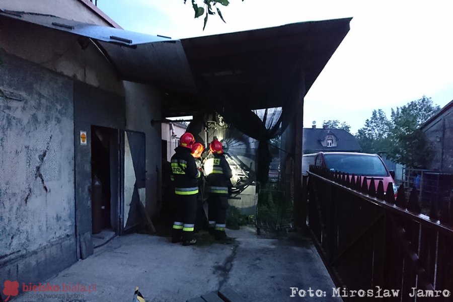 Głośny huk i syczenie. Wyciek dwutlenku węgla ze zbiornika - foto