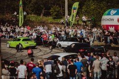 Moto Show pod Dębowcem. Drift, wyścig wraków i myjnia bikini