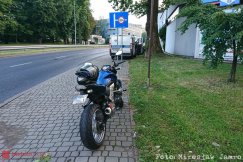 Kolizja osobówki z motocyklistą. Sprawcę zdarzenia pouczono - foto
