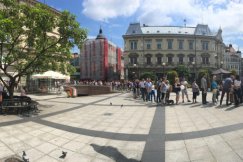 Masz piegi po opalaniu? Długa kolejka na placu Chrobrego - foto