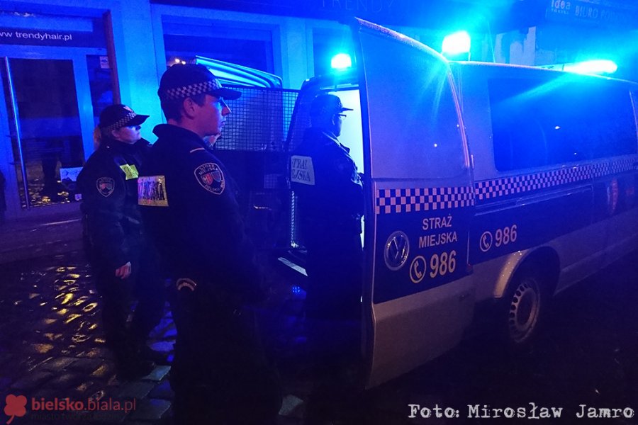 Zostawił pustak na środku drogi. Na szczęście, był monitoring - foto